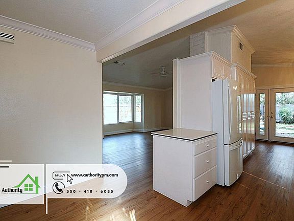 5th image of 256 Newport Dr