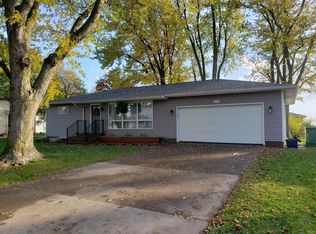 907 3rd St, Durant, IA 52747
