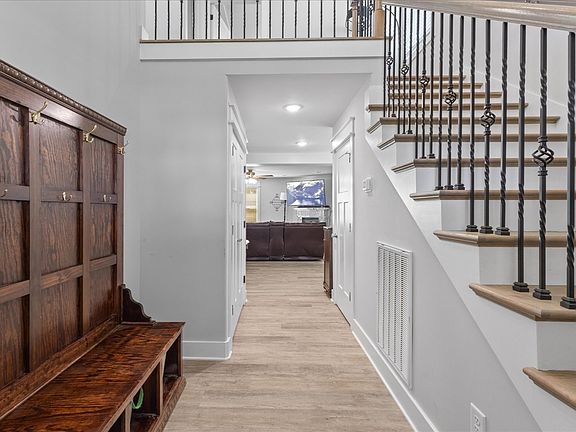 3rd image of 3021 Cambridge Ct