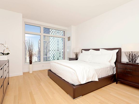 5th image of 400 E 67th St #25B