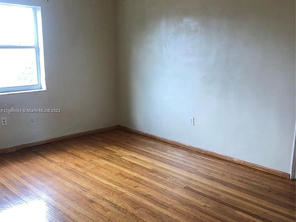 2nd image of 160 S Shore Dr APT 5