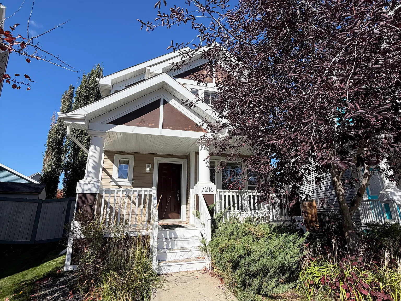 7216 21 Avenue SW Edmonton — Photo 1