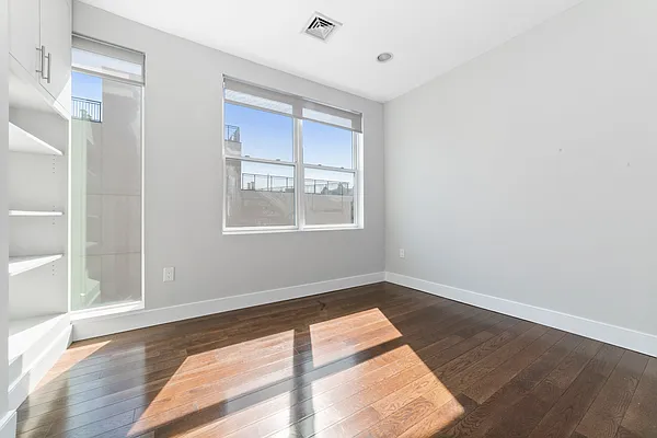 Rented by MNS | media 6