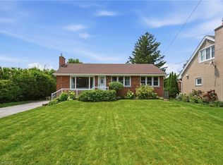 16 Kings Forest Dr, Hamilton, ON L8T 4J3