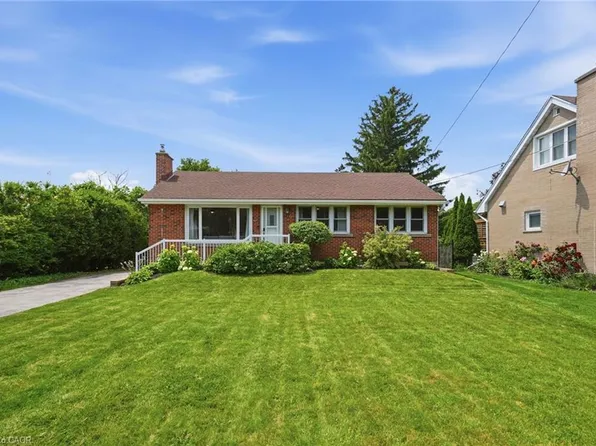 16 Kings Forest Dr, Hamilton, ON L8T 4J3