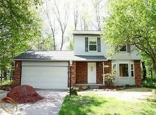 10132 Skeman Rd, Brighton, MI 48114