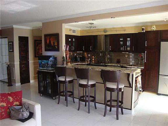 2nd image of 19101 NE 36th Ct APT 1902