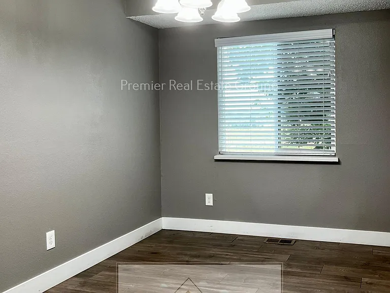 3466 Foxridge Dr — Photo 8