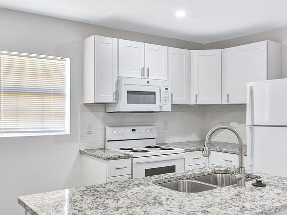 5th image of 901 E Bessie St #101
