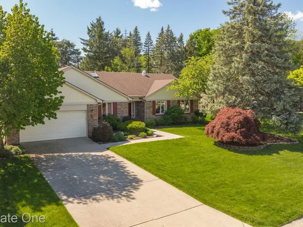 23033 Fox Crk, Farmington Hills, MI 48335