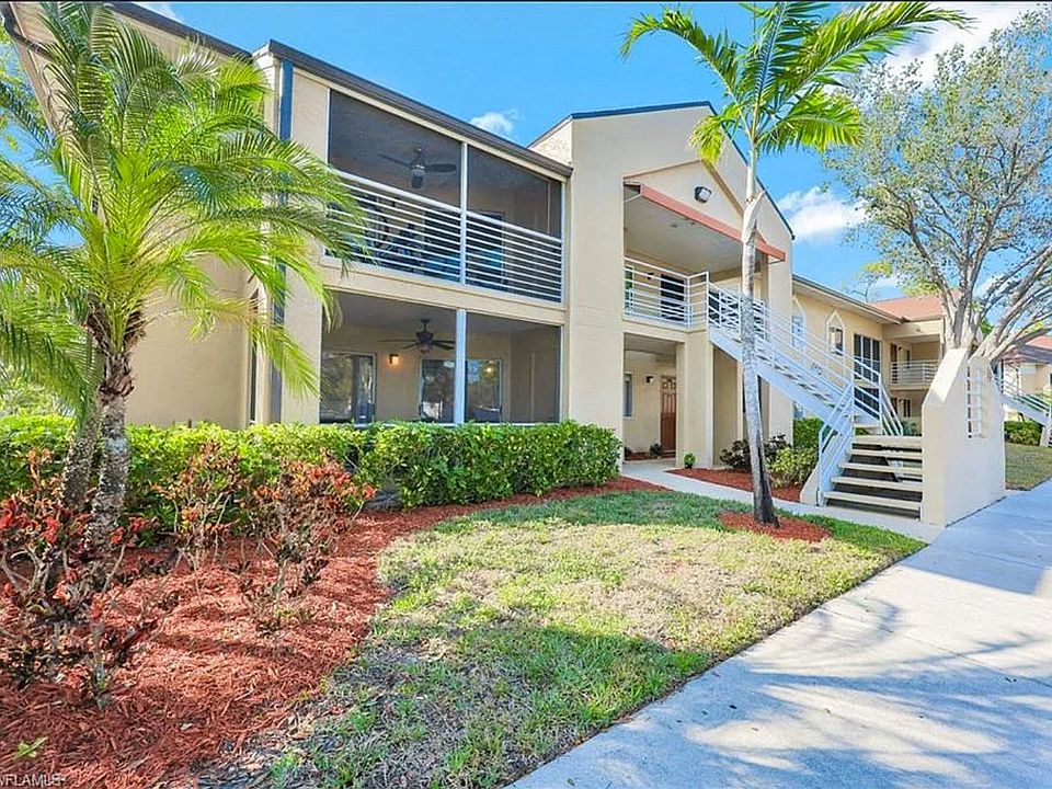 The Greens at Fountain Lakes front of building. One of Nine two story buildings with total of only 144 units with plenty of green areas and walkways to enjoy fresh air walks and amazing sunsets.
