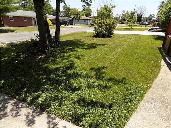 3rd image of 1842 Roberta Ave