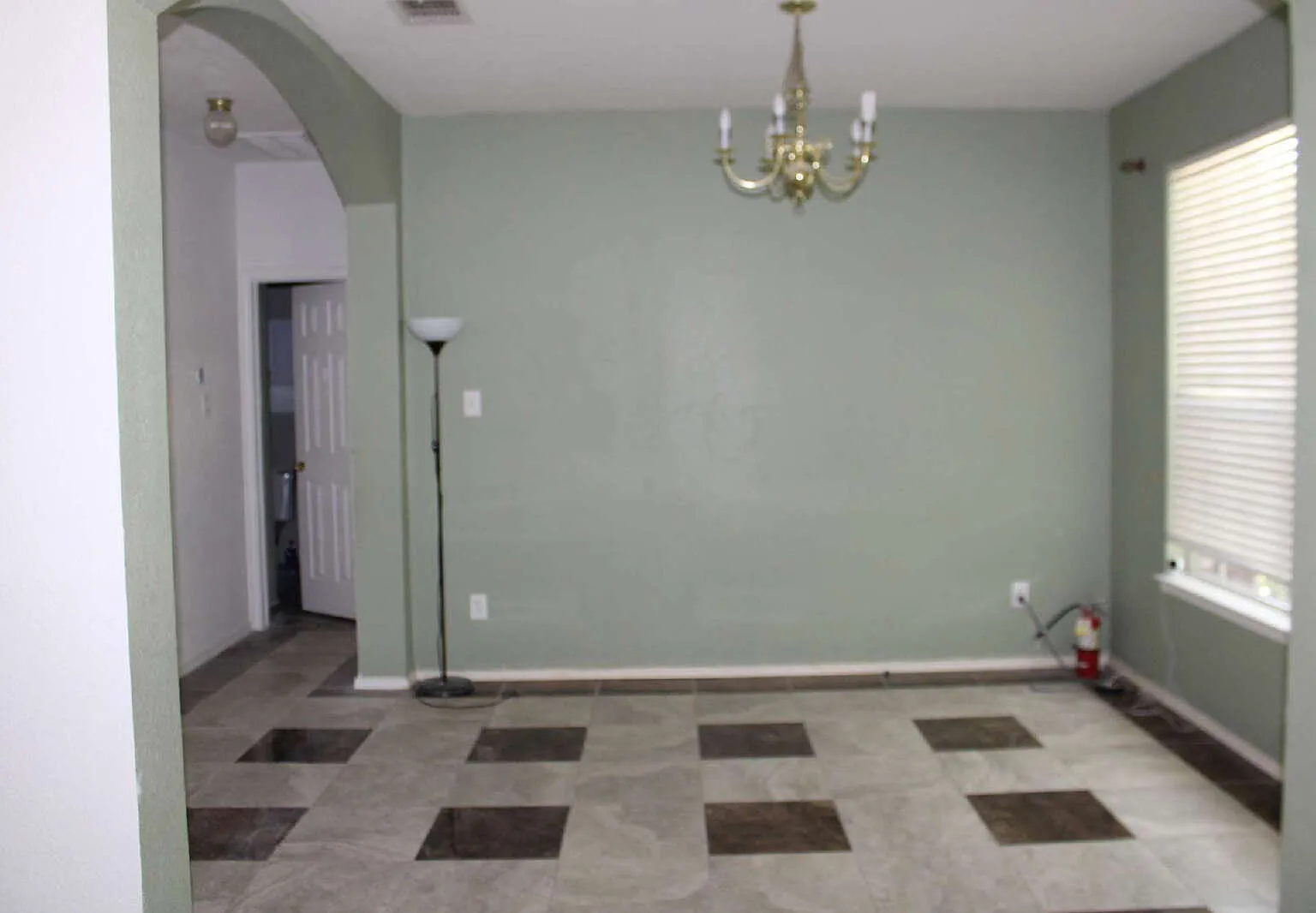4 bed, 3.0 bath, 2640 sqft, $2,795 — Photo 2
