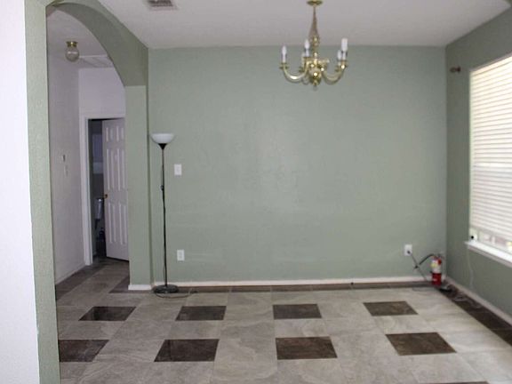 2nd image of 1608 Broadmoor Dr