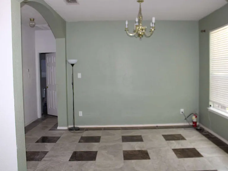 1608 Broadmoor Dr — Photo 2