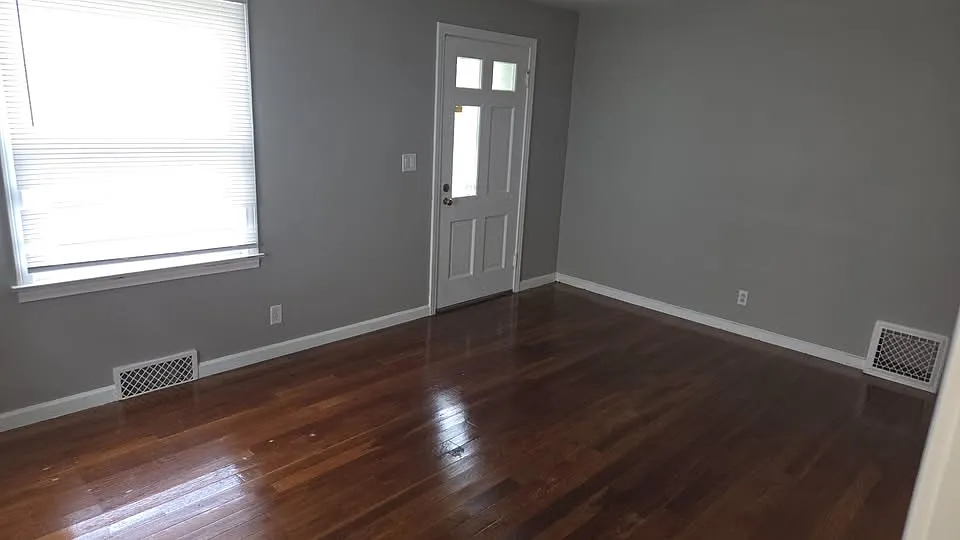 3 bed, 949 sqft, $1,150 — Photo 3