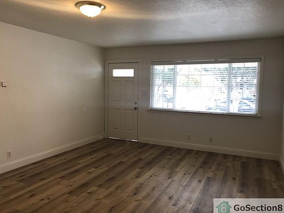 3rd image of 593 Sanders Ave