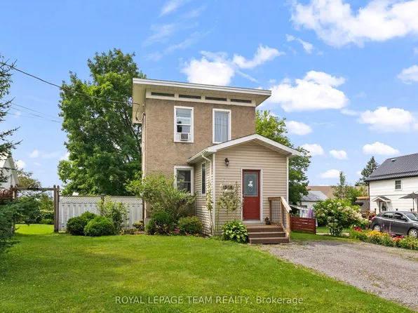 544 Mackay St, Pembroke, ON K8A 1E6