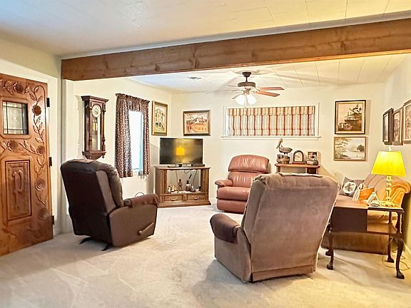 2nd image of 422 Camellia Dr