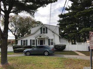 88 1st St, Brentwood, NY 11717