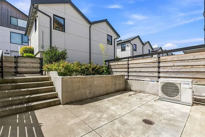 3 bed, 3.0 bath, 1617 sqft, $3,950 — Photo 2