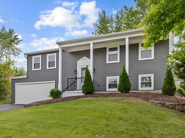 104 N Braintree Dr, Schaumburg, IL 60194