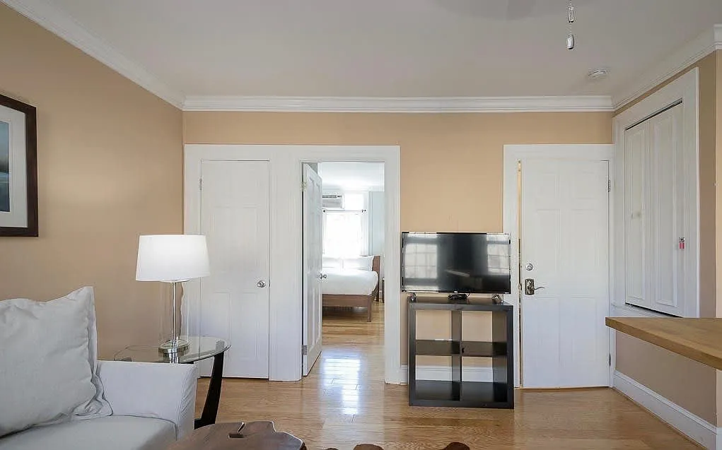 1 bed, 340 sqft, $3,500 — Photo 4