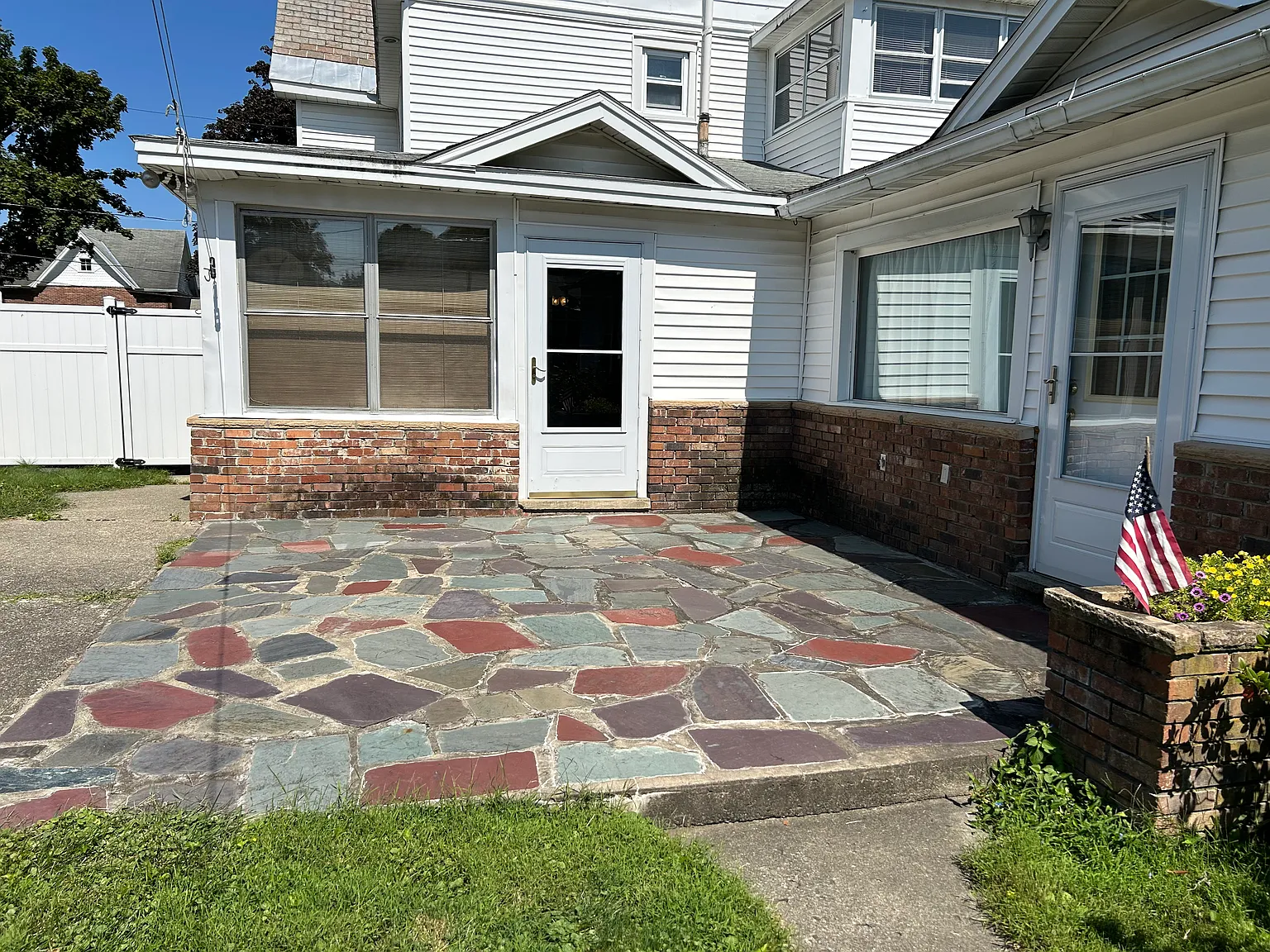 17 Newman Ave — Photo 2