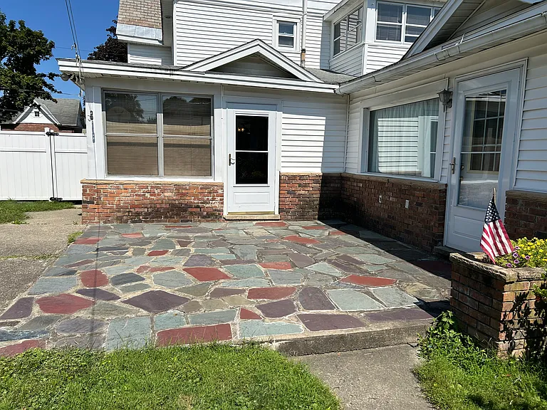 17 Newman Ave — Photo 4
