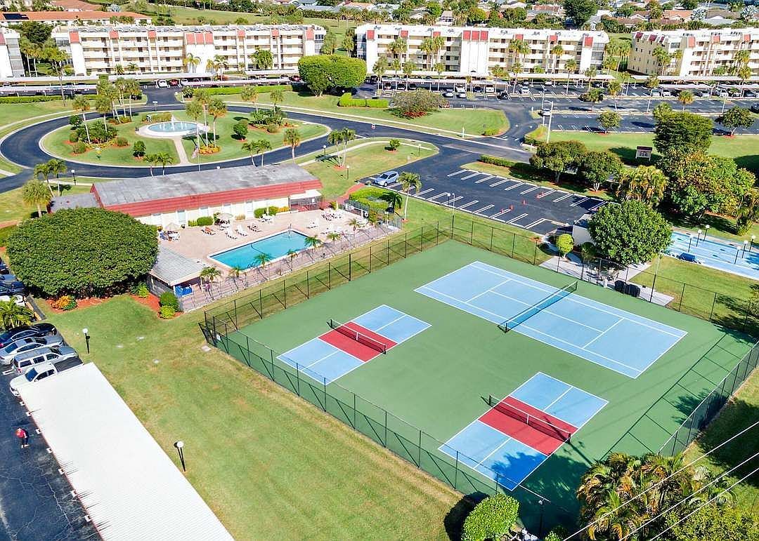 23277 Barwood Ln N APT 107 — Boca Woods Country Club