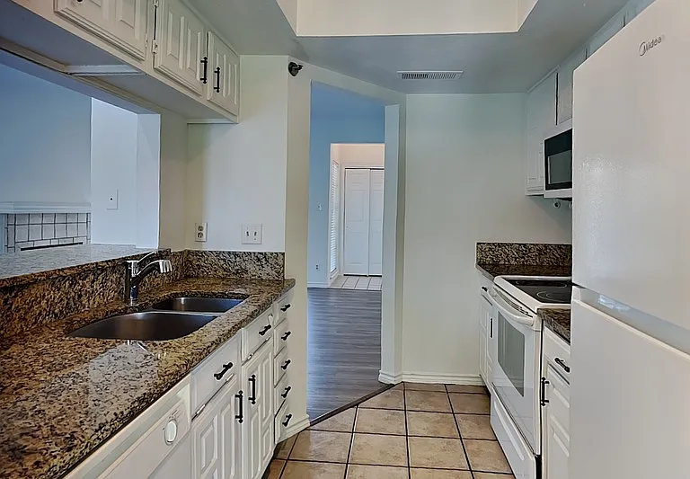 3105 San Jacinto St #308 — Photo 6