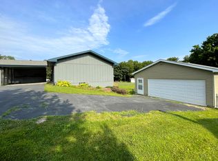 330 Parkwood Dr, Council Bluffs, IA 51503