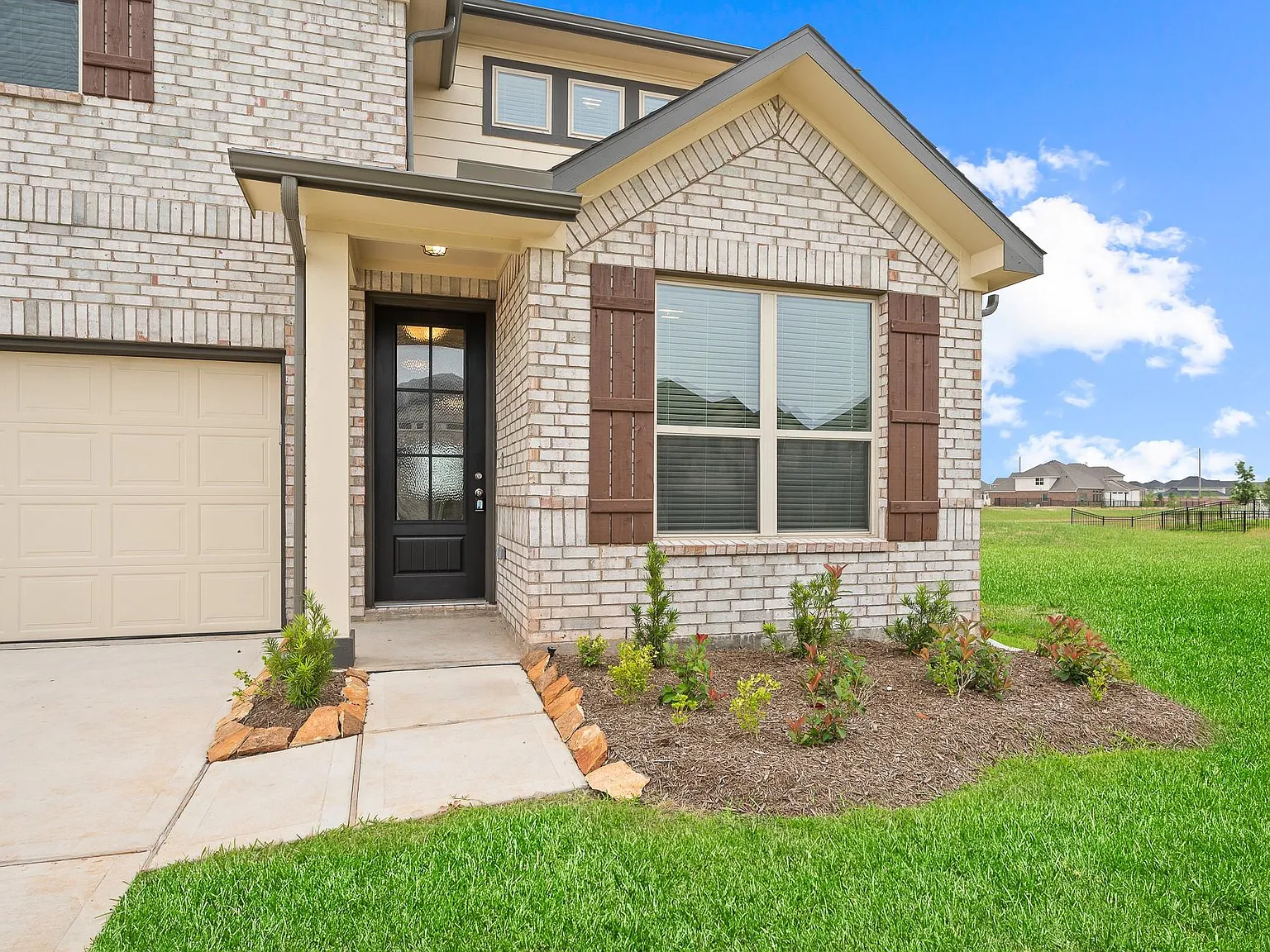4 bed, 2.5 bath, 2352 sqft, $3,300 — Photo 3