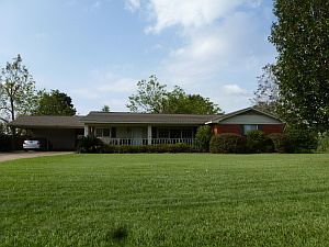 1st image of 901 W 10th Ave