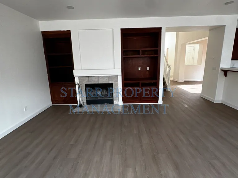 2046 Solothurn Way — Photo 9