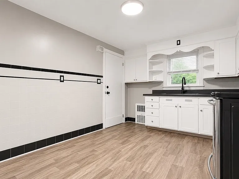 60 Howard St #1 — Photo 2