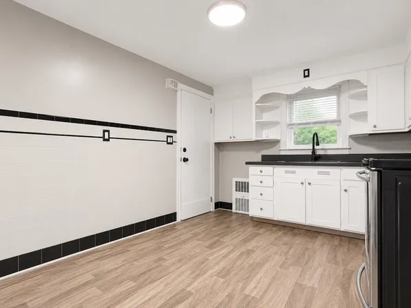60 Howard St #1, Leominster, MA 01453