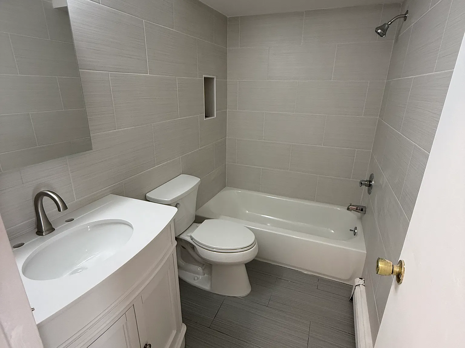 3 bed, 1.5 bath, 1100 sqft, $3,300 — Photo 2