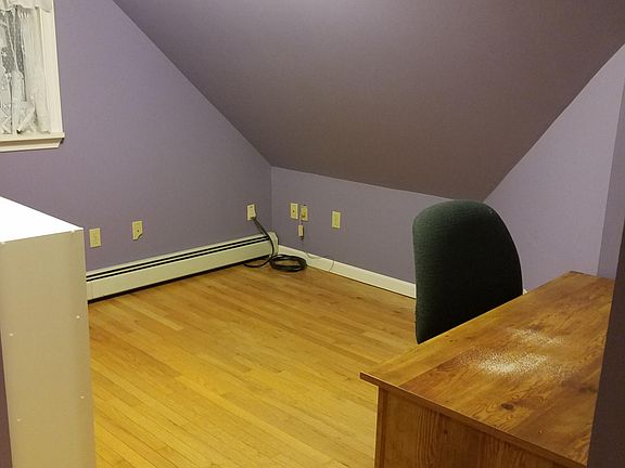 Office adjacent to bedroom, 2nd floor