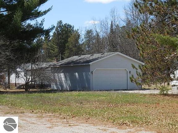 2nd image of 2396 Douglas Dr
