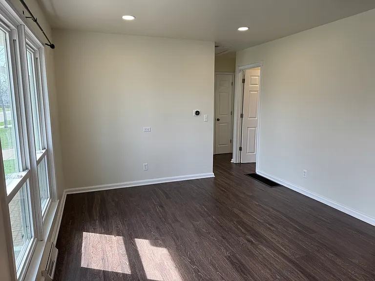 2319 Pinehurst Dr — Photo 3