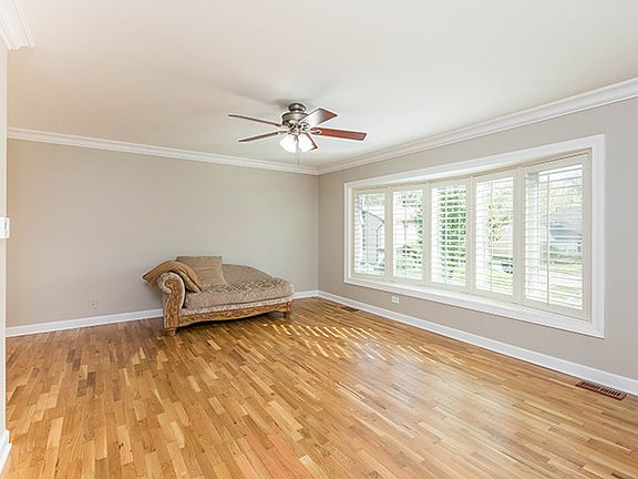 4th image of 7980 Sherwood Cir N