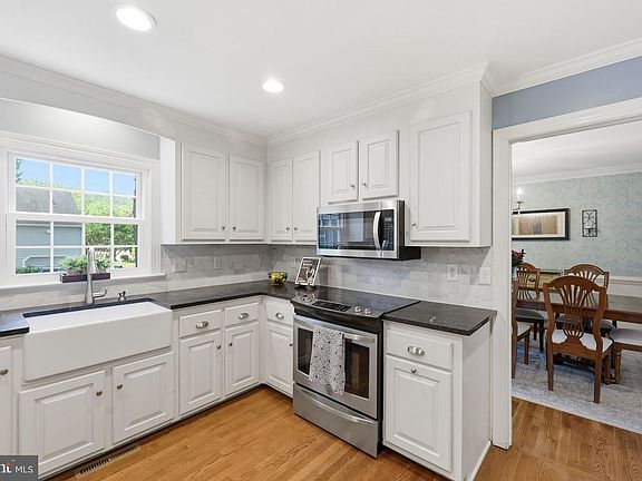 4th image of 11305 Edgewood Farm Ct