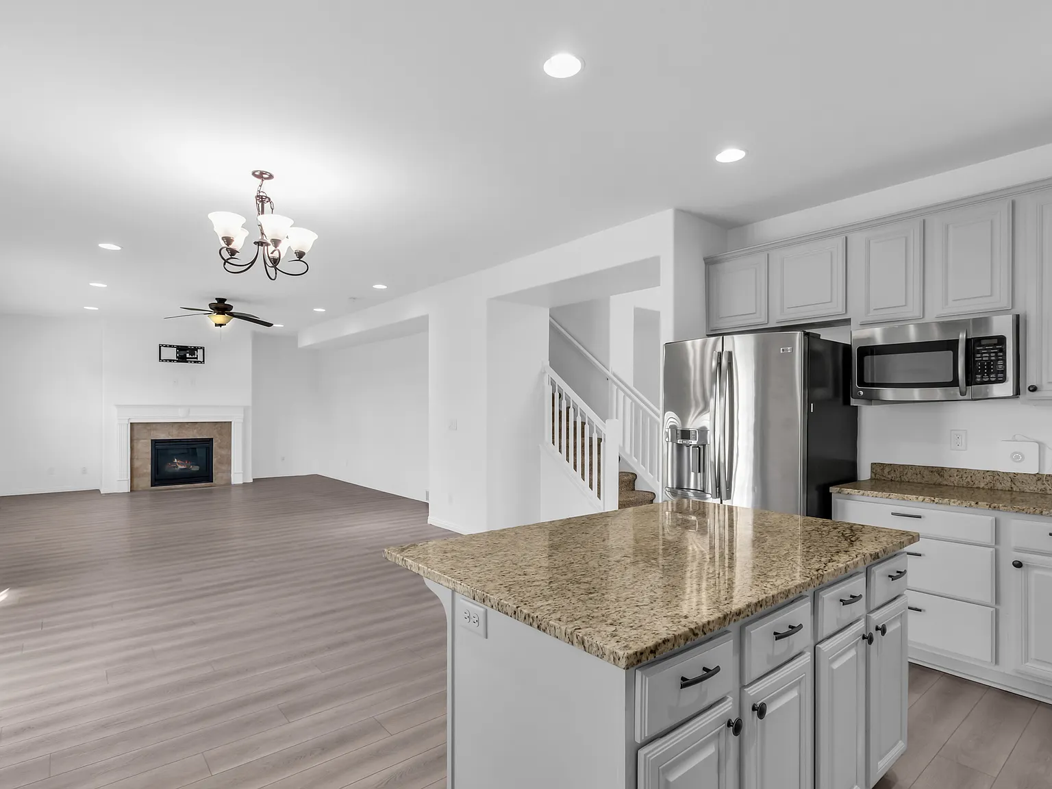 5 bed, 3.5 bath, 3761 sqft, $3,500 — Photo 4