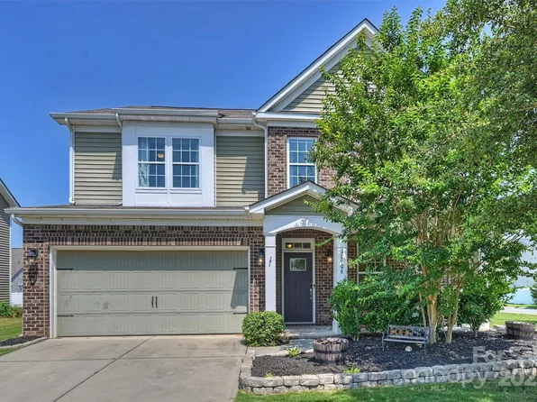 10906 Angler Ct, Davidson, NC 28036