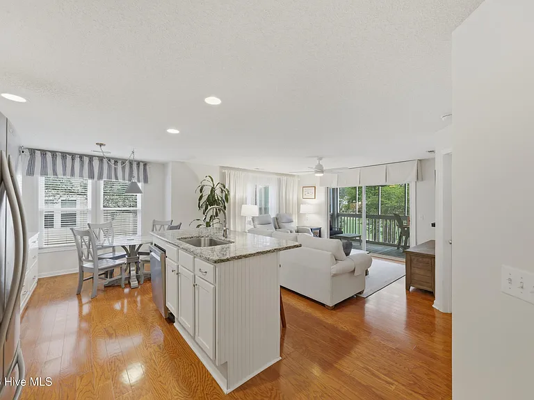 3350 Club Villas Dr #1103 — Photo 7