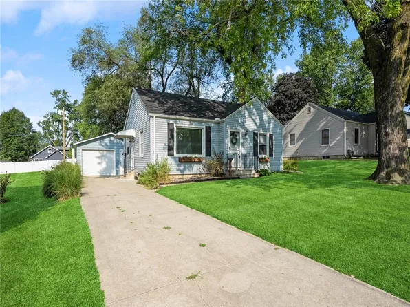 612 11th St, West Des Moines, IA 50265