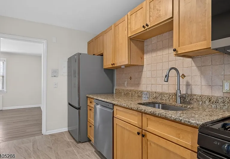 390 Morris Ave #35 — Photo 2