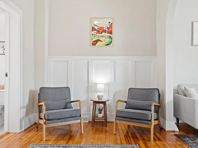 125 Circular St #B — Photo 2