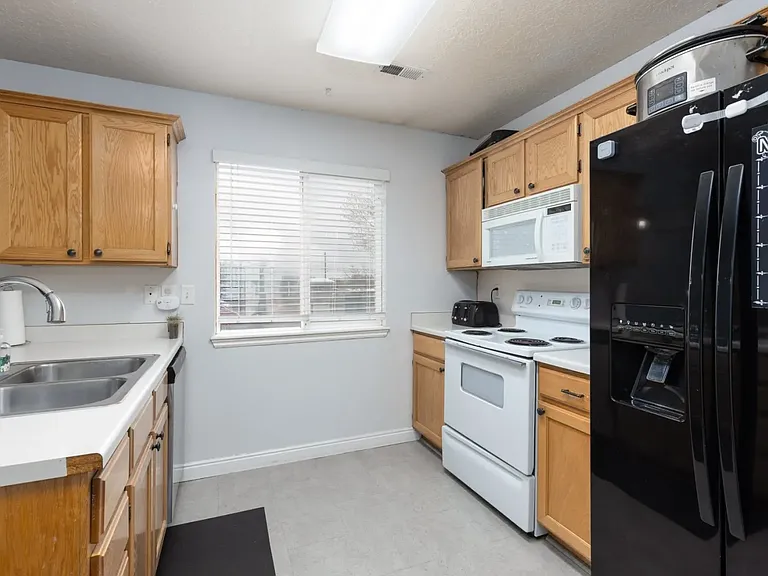 824 E 760 N — Photo 3